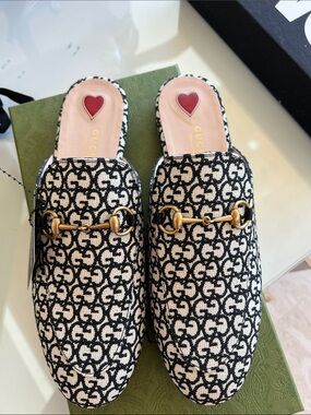 $990 BRAND NEW IN BOX authentic Gucci GG Canvas Princetown Mules Size 8.5 / 38.5